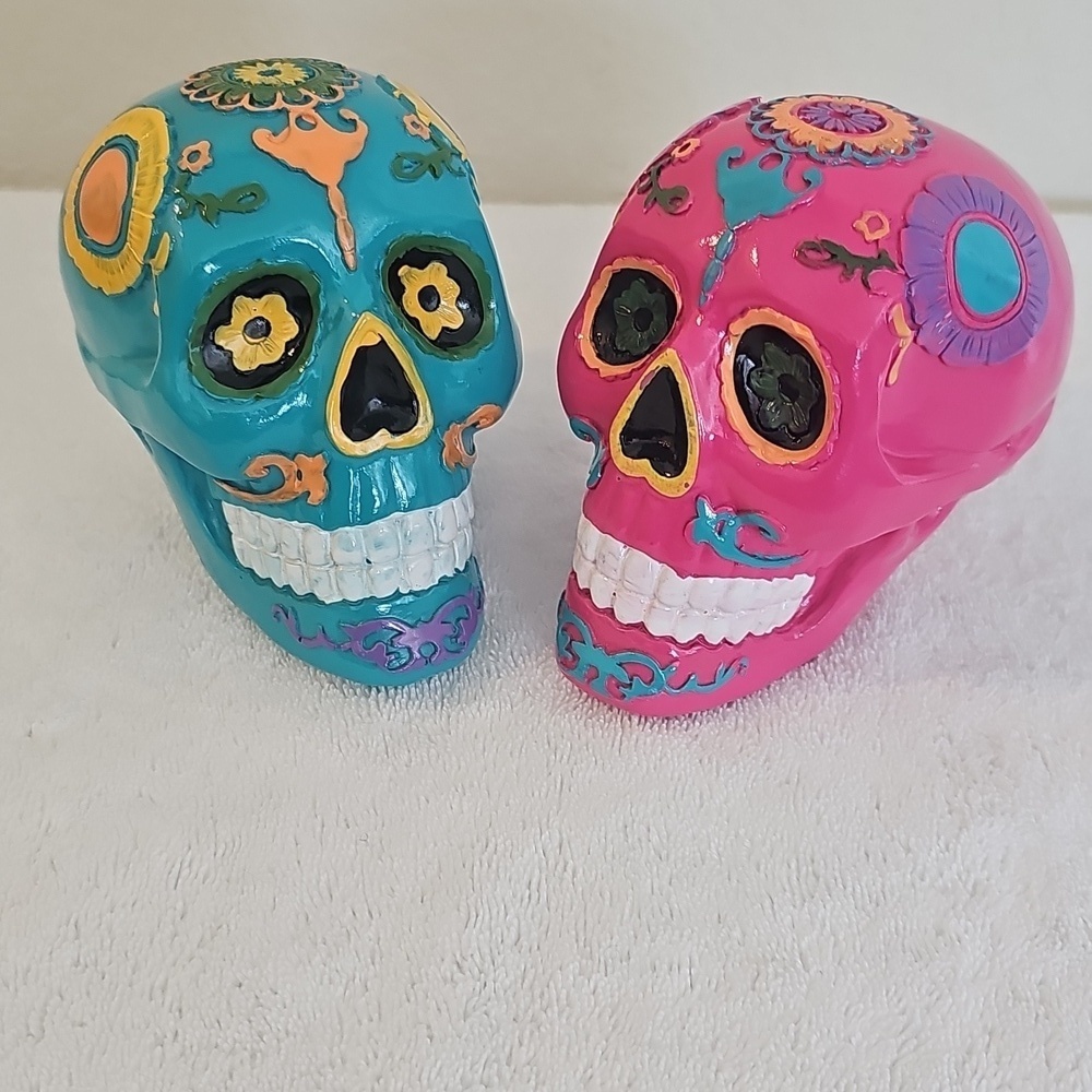 New 2 Skull Decor Halloween Day Of The Dead Colorful 4.2" Skulls Purple & Teal - Picture 6 of 11